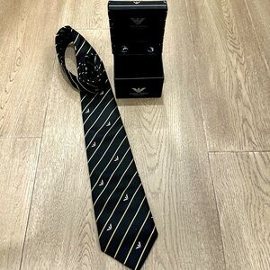 Giorgio Armani tie and cufflinks. Black and gold.